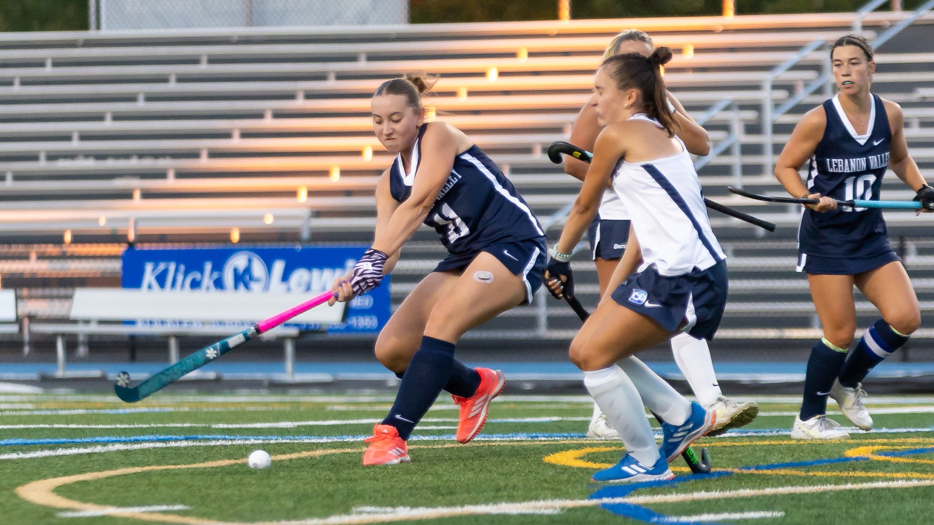 Jillian Tait about to shot the ball