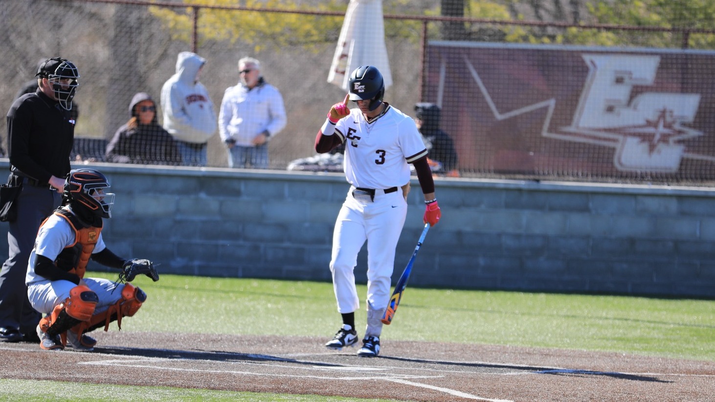 Baseball wins series over Manchester Earlham College