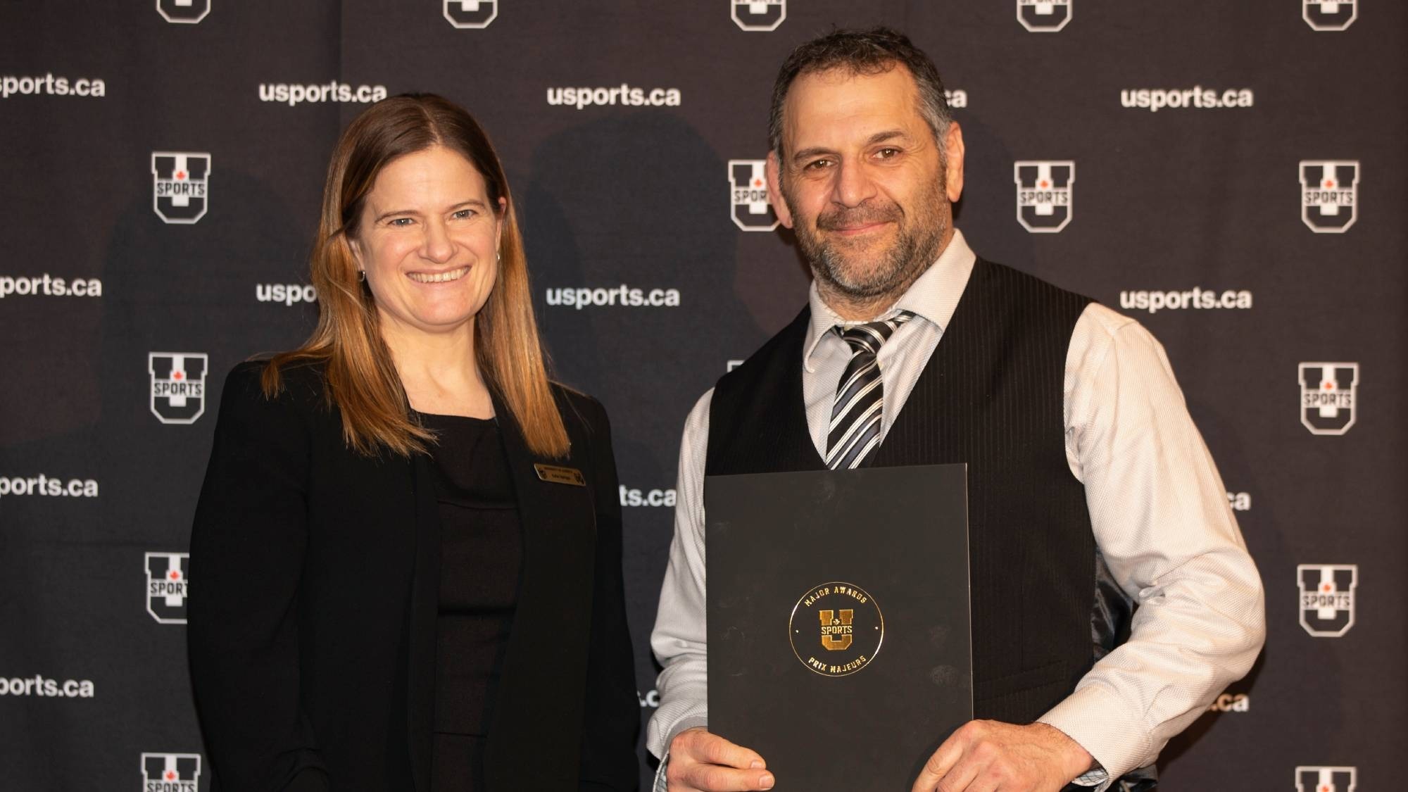 Gianni Vecchio wins R.W. Pugh Fair Play Award at U SPORTS Wrestling Championships