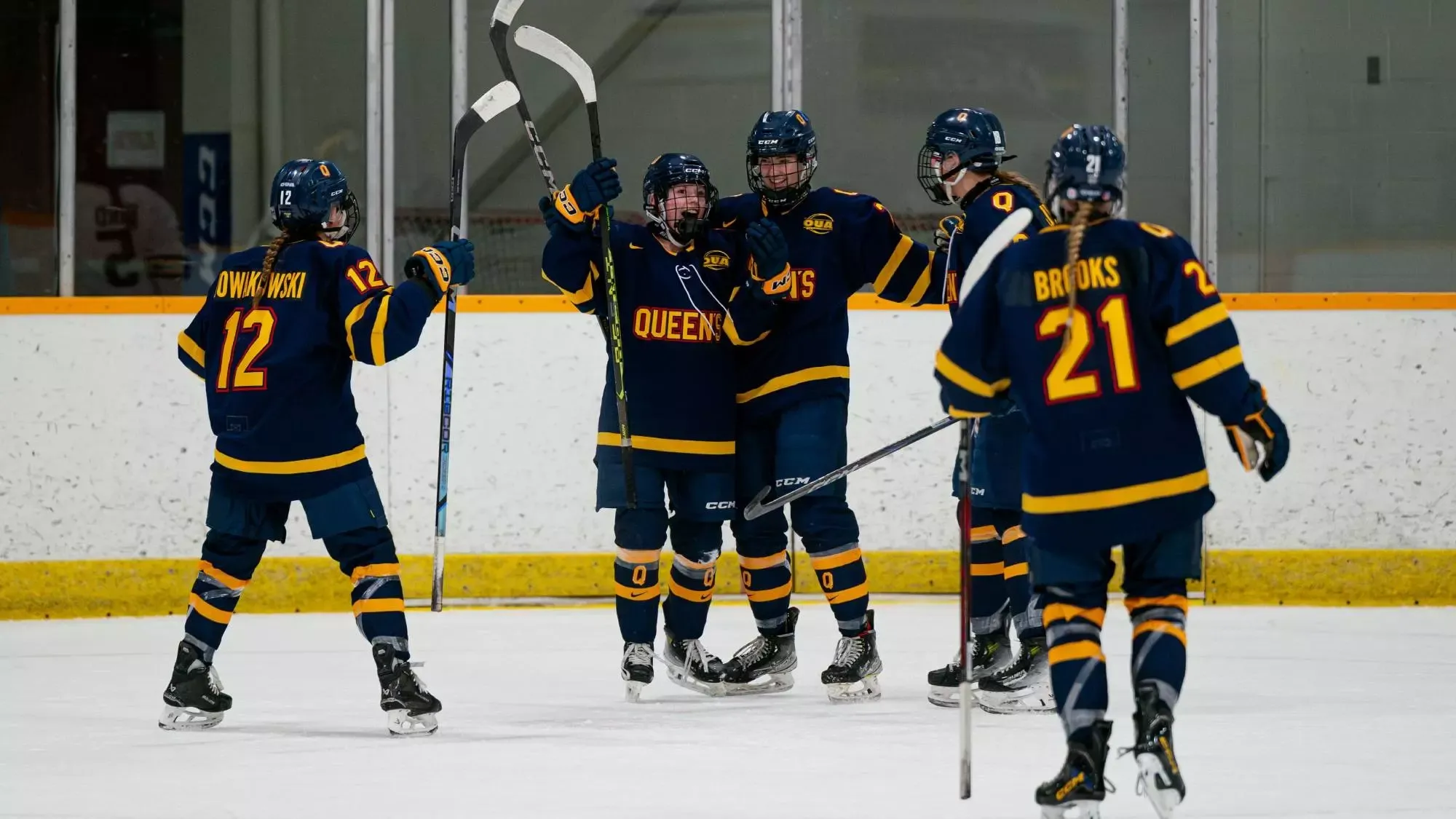 Queen's Women's Hockey celebrate