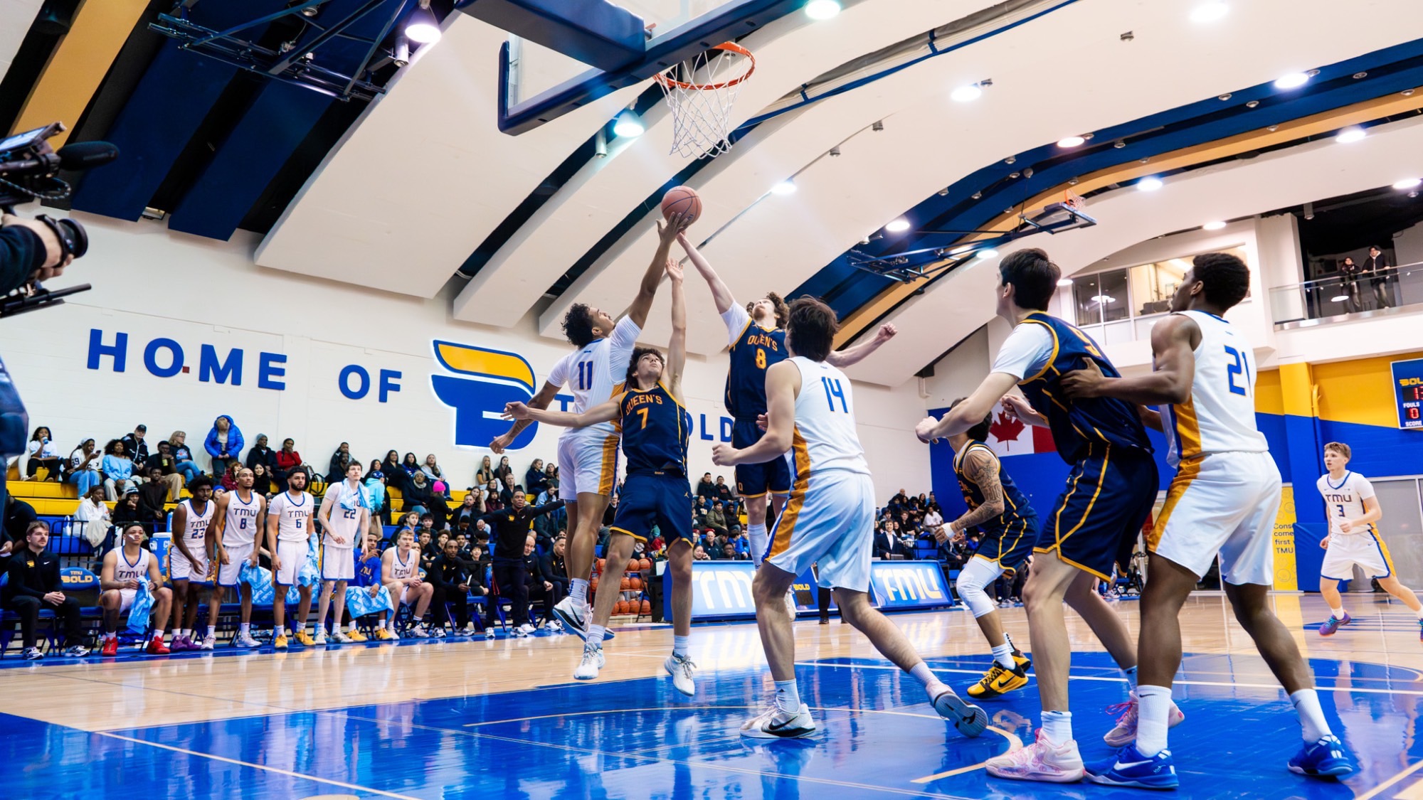 Queen's Men's Basketball