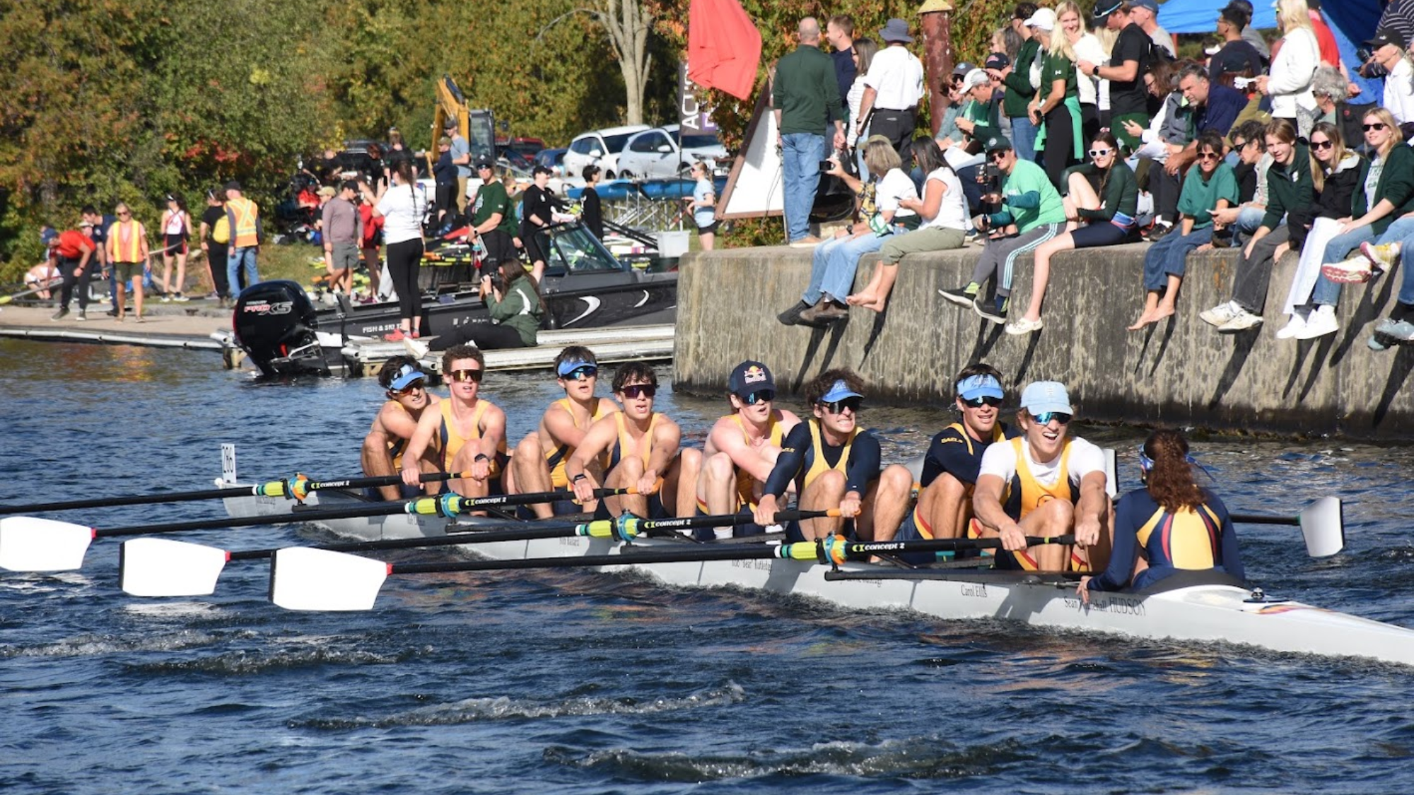 Queen's Rowing at Head of the Trent
