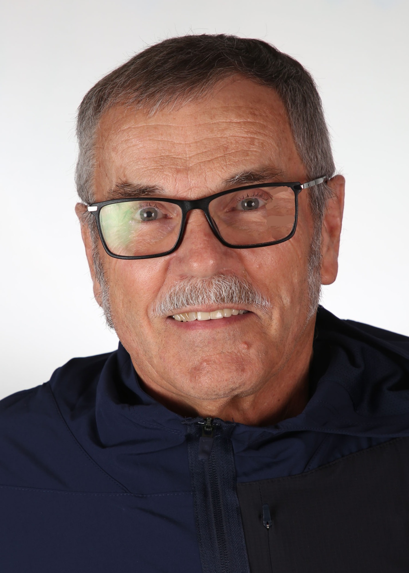 Queen's Football 2026 Headshots