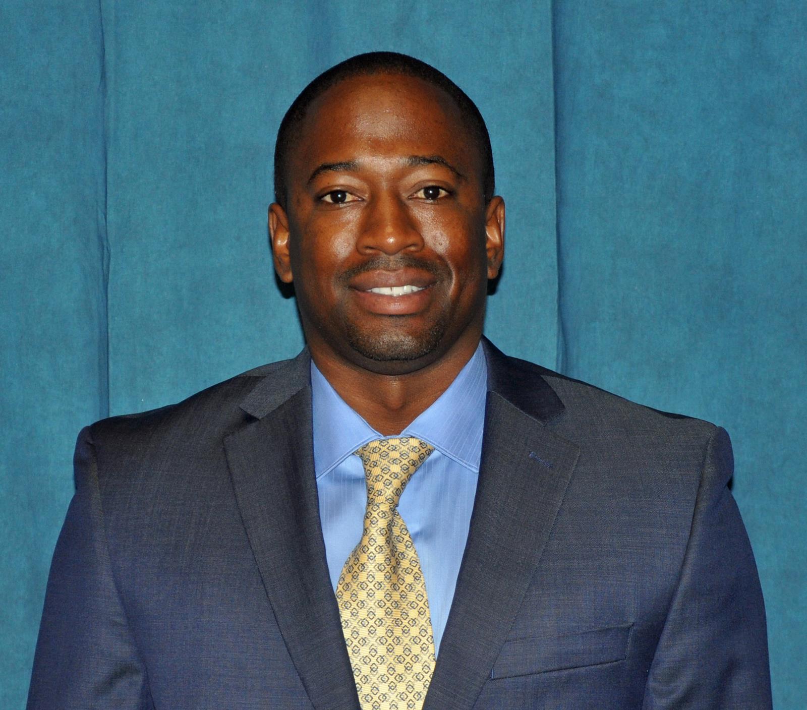 Justin Bell Headshot
