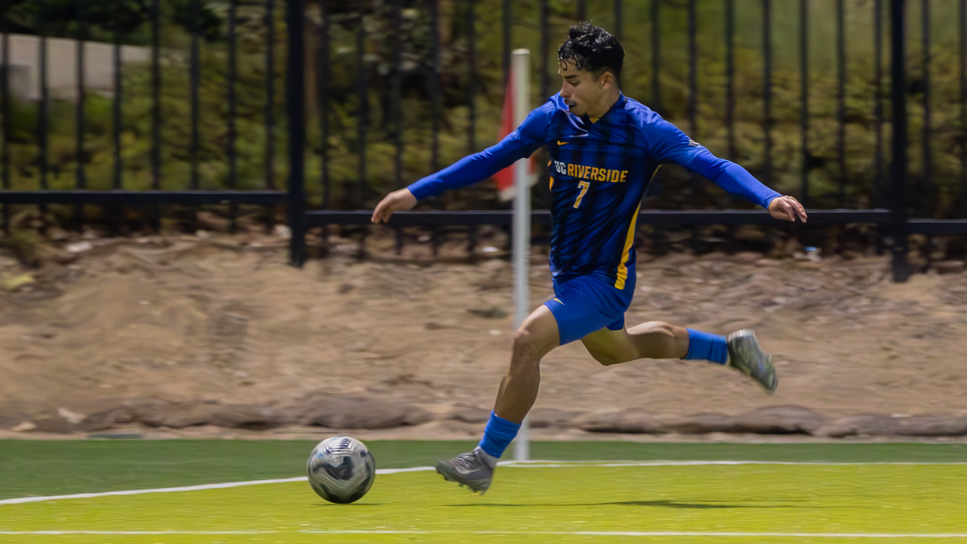 Edward Castro centers a pass