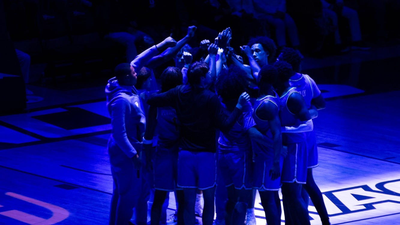 Men's Basketball Huddle
