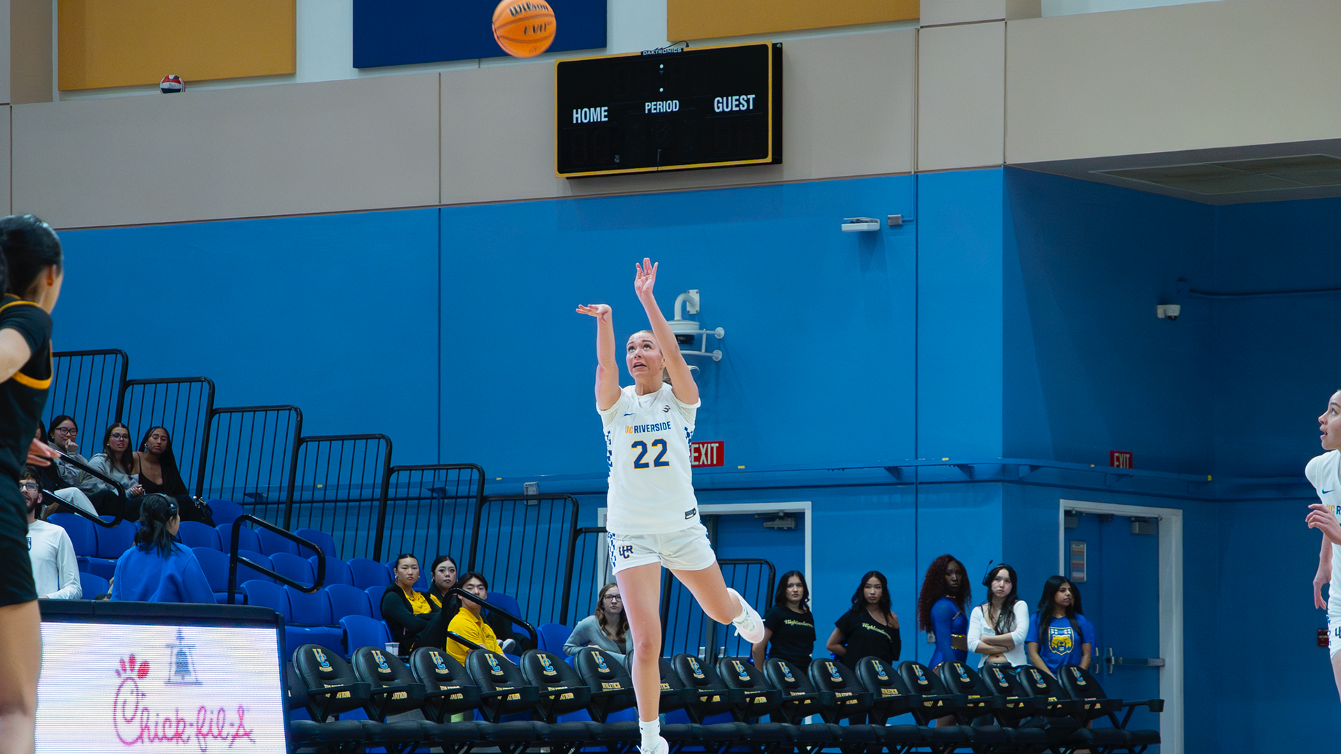 Taylor Swanson first quarter buzzer beater against Long Beach State