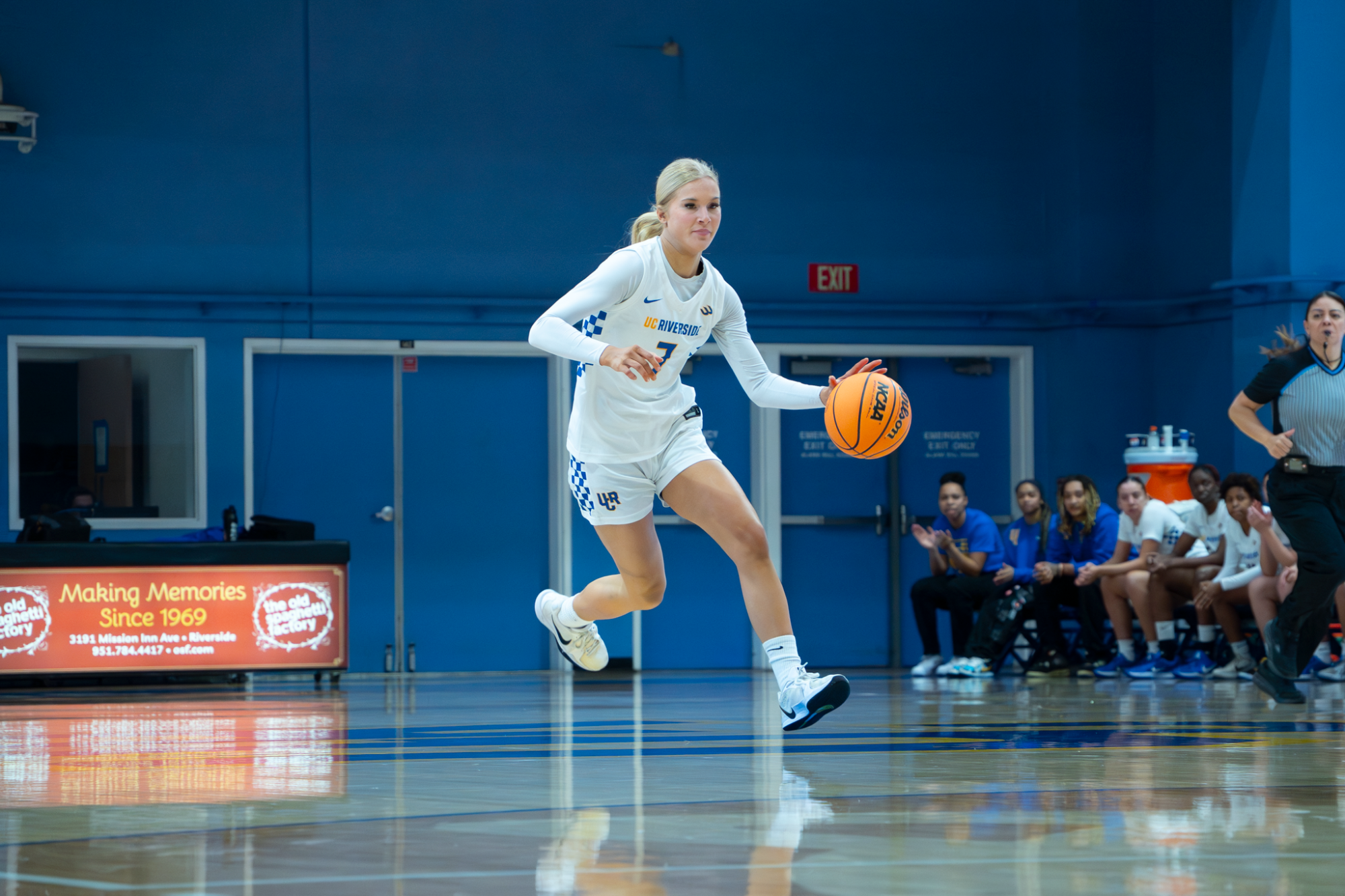 Hannah Wickstrom drives to the basket