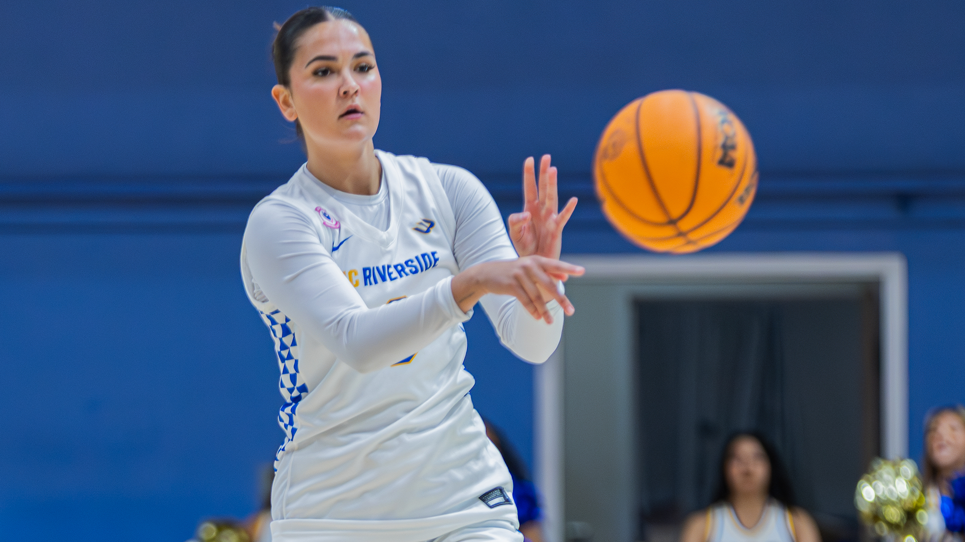 Maya Chocano passes the ball