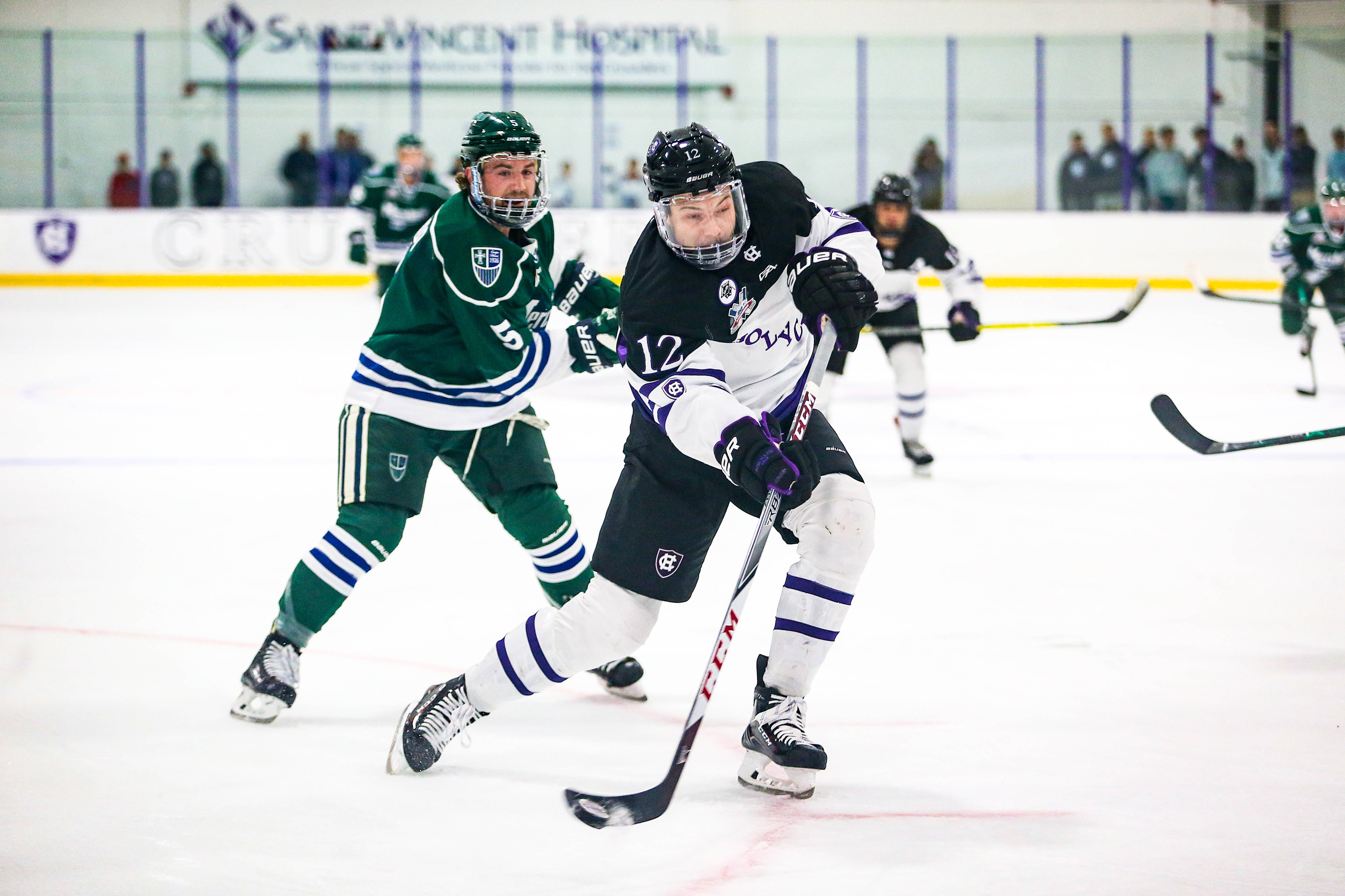 Three Power Play Goals Pushes Men's Hockey Past Dartmouth, 53 Holy