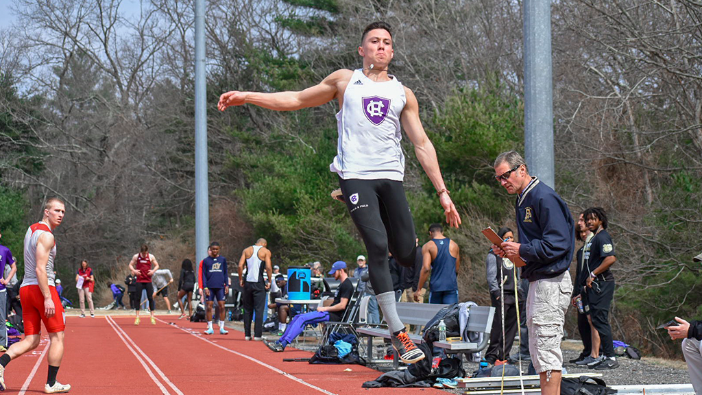 Men's Track and Field Competes at Auburn, UNH Holy Cross Athletics