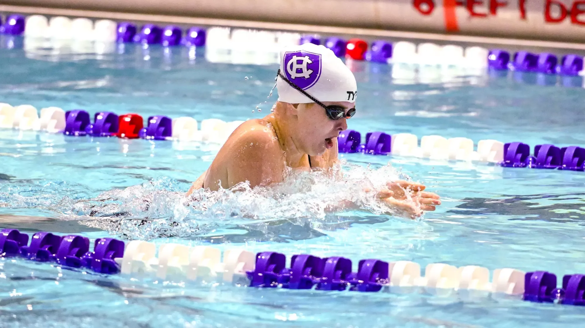 Nora Herbstzuber swimming