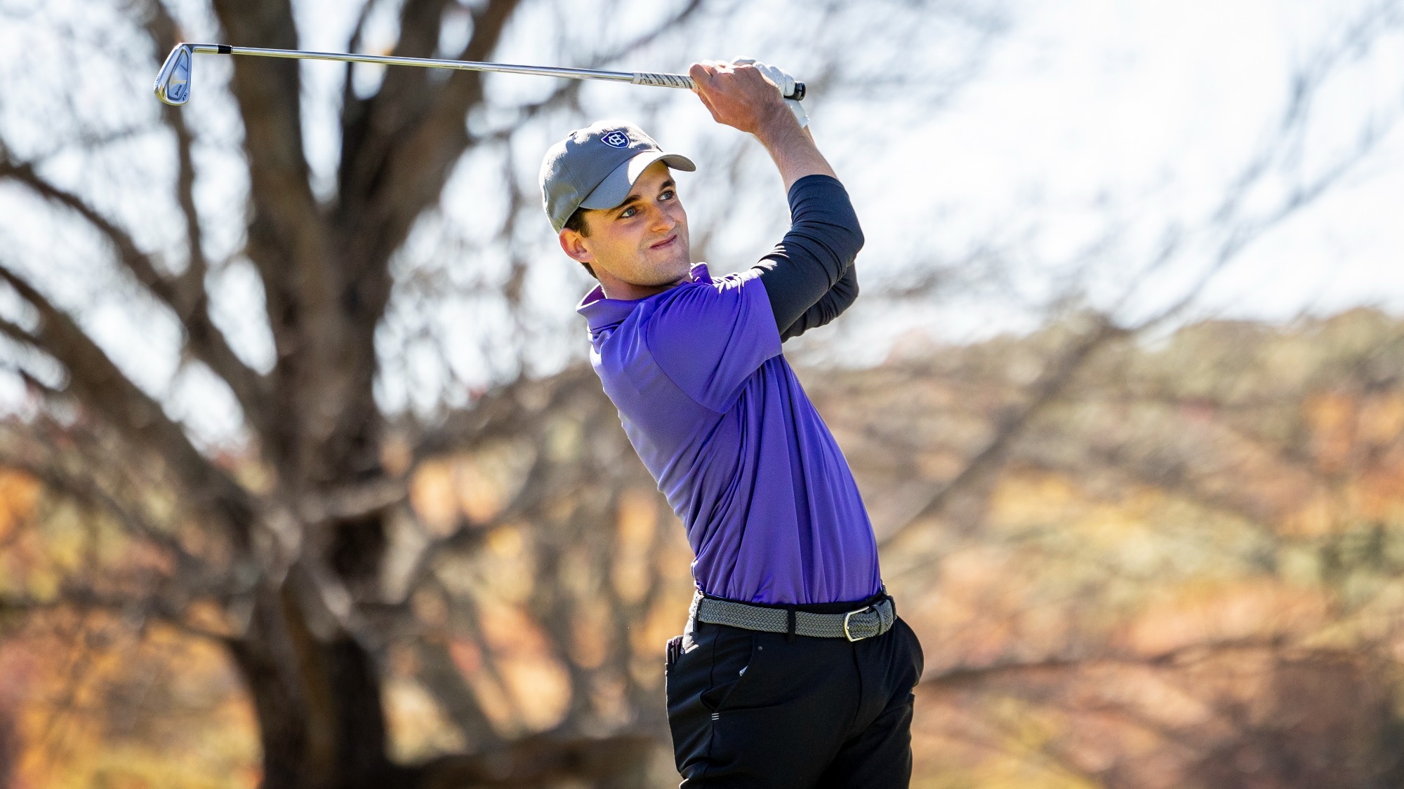 Ryan Scollins hitting a tee shot at the Crusader Invitational