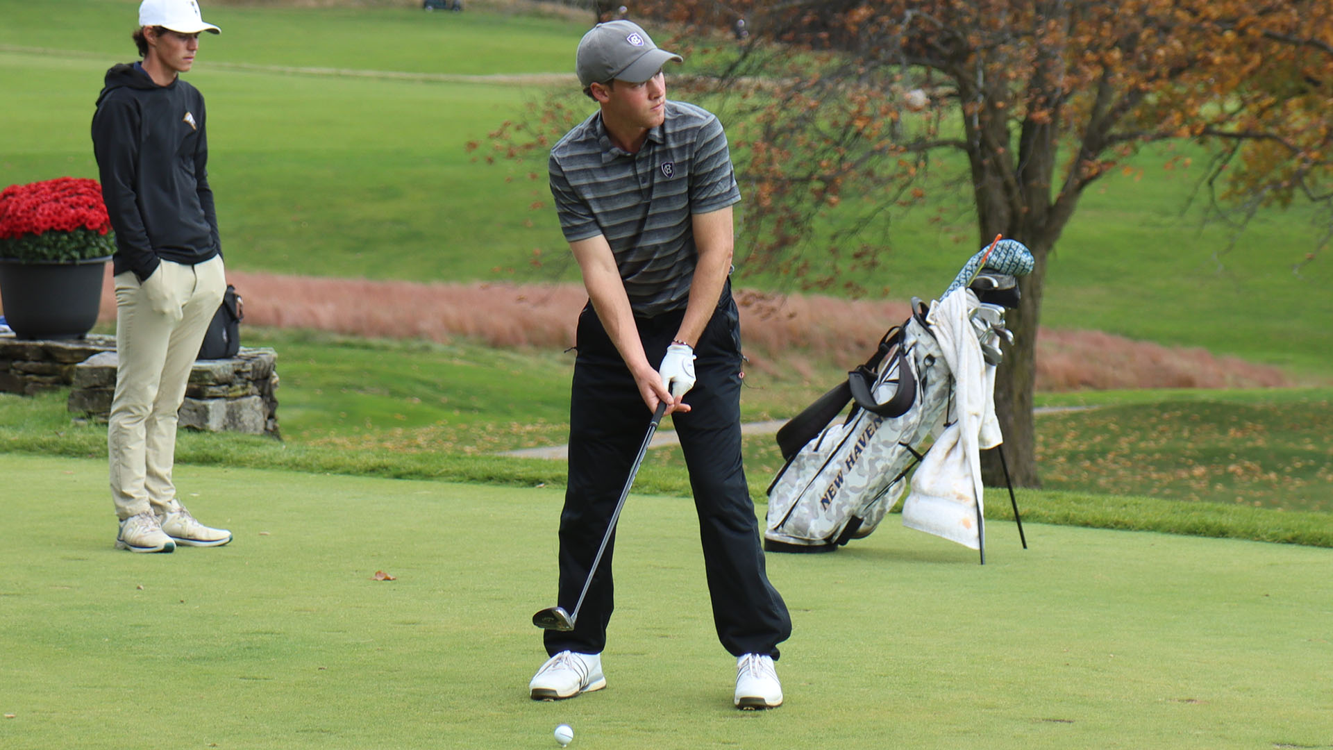 Ben Snyder hitting a tee shot at the Crusader Invitational.