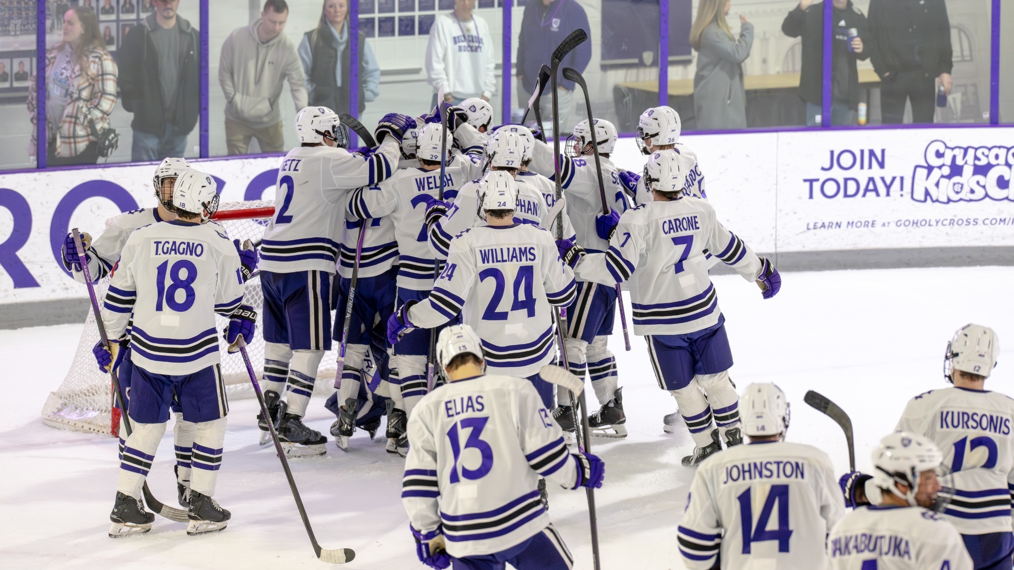 Men's ice hockey celebrates after defeating RIT
