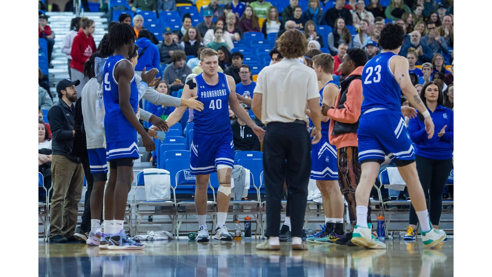 Horns put together strong performance to sweep Griffins University of