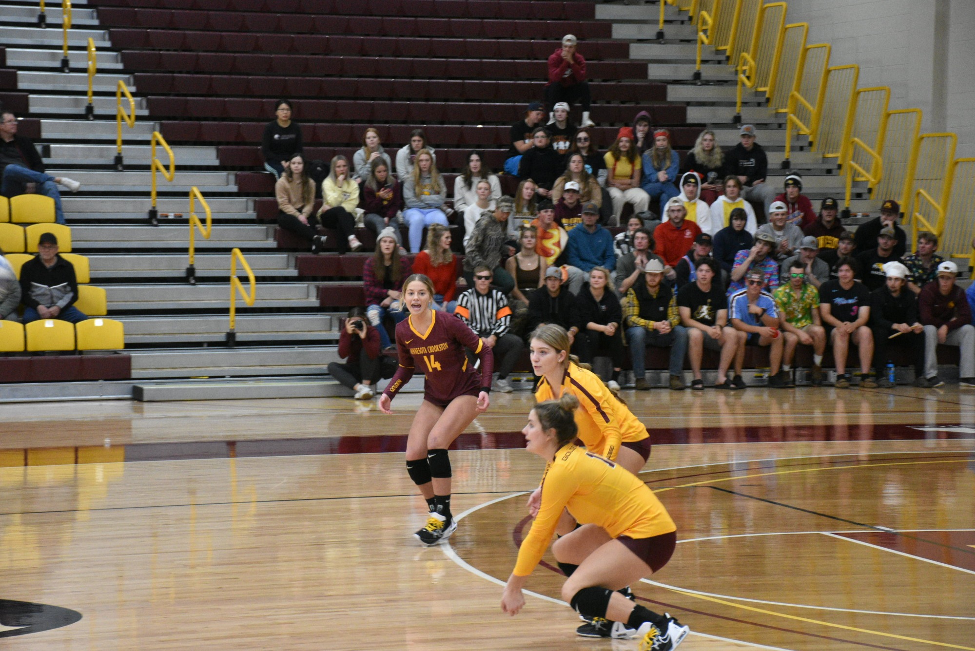 UMary Uses Big Runs to Defeat Golden Eagles in Four Sets University of Minnesota Crookston