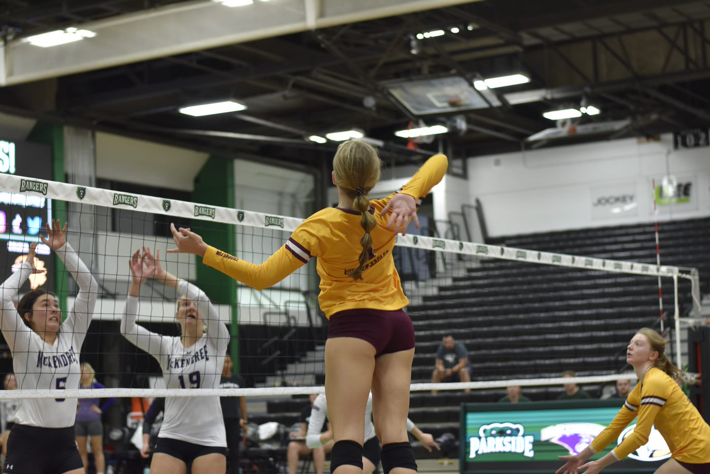 Minnesota Crookston Volleyball Picks Up Friday Split after 31 Win Over Illinois Springfield