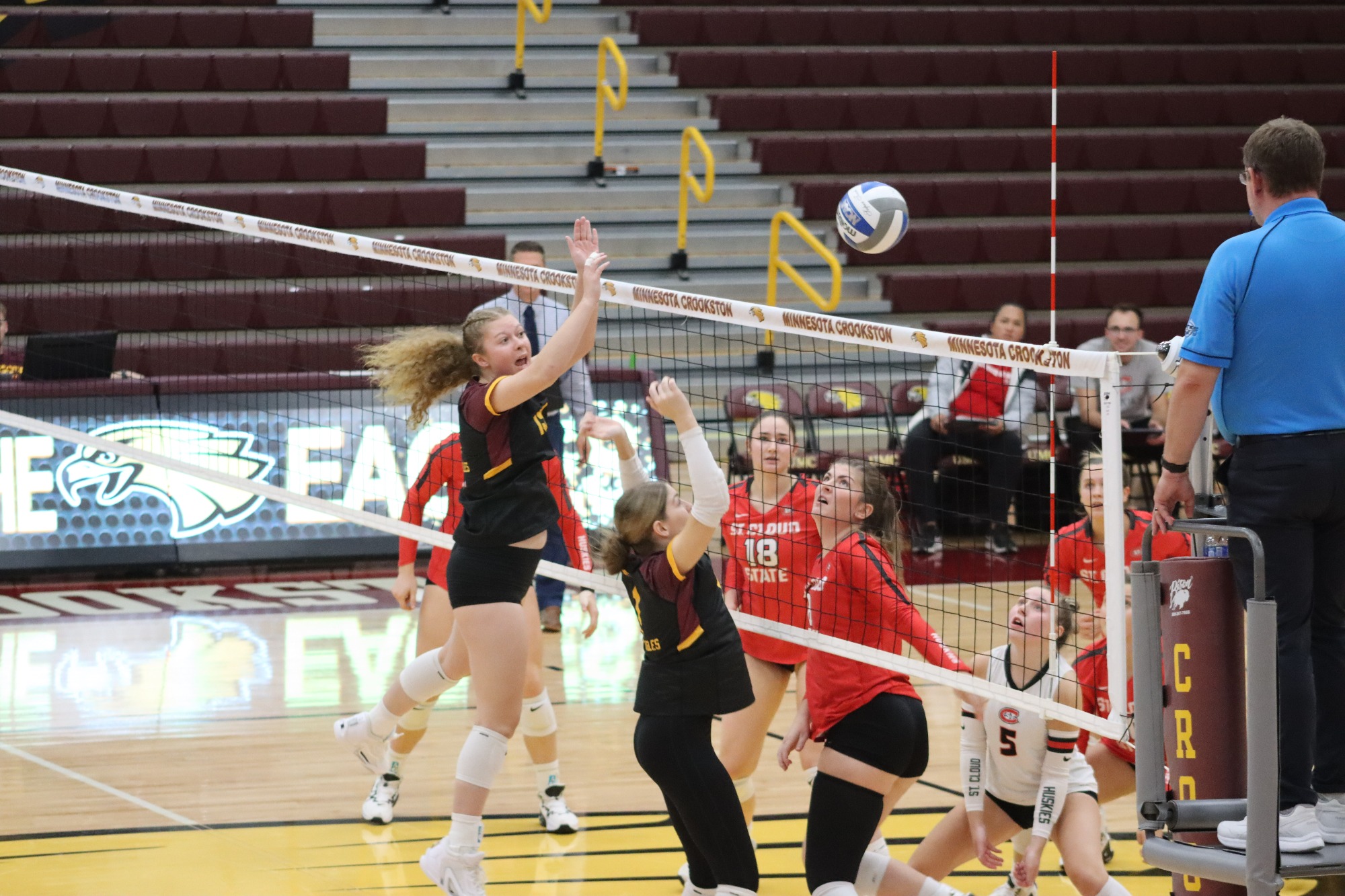Minnesota Crookston Volleyball Plays Outstanding First Set Against No. 1 Wayne State, but Fall