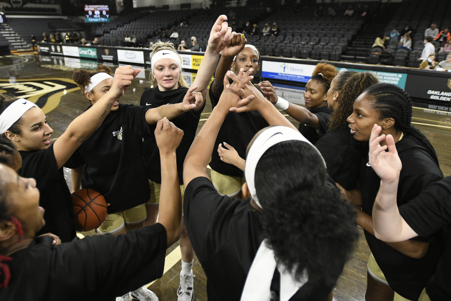 Women's basketball picked seventh in Preseason Horizon League Poll