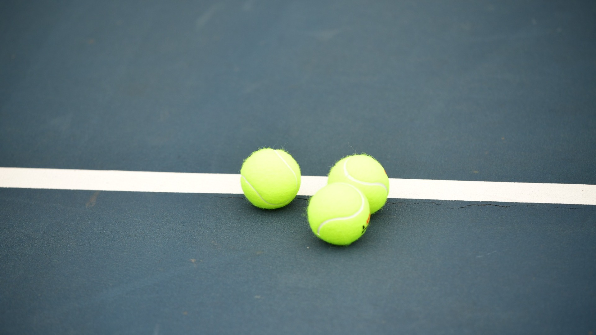 Tennis balls 