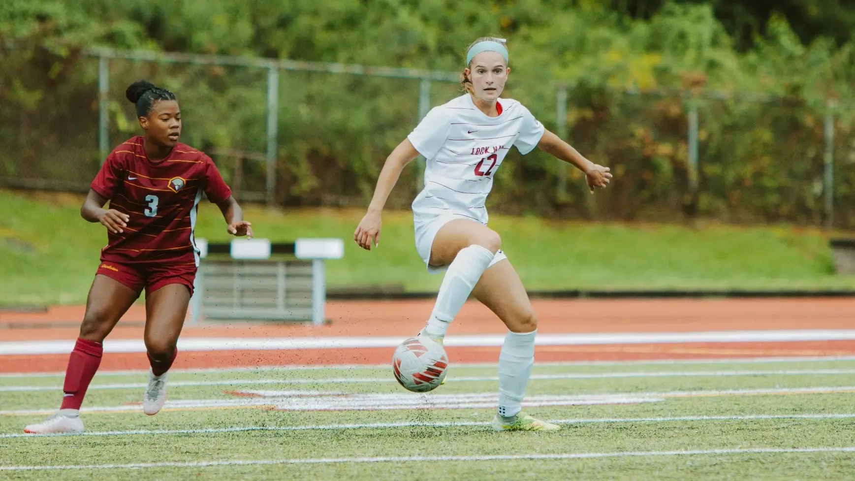 Women's soccer player Colleen Lloyd in action