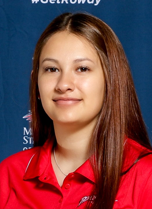 Head shot of Leslie Garcia