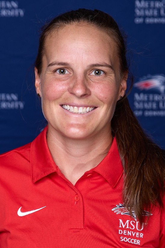 Head shot of Erin Gunther