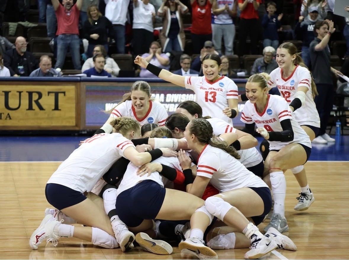 2025 Roadrunners Volleyball Advance to National Championship