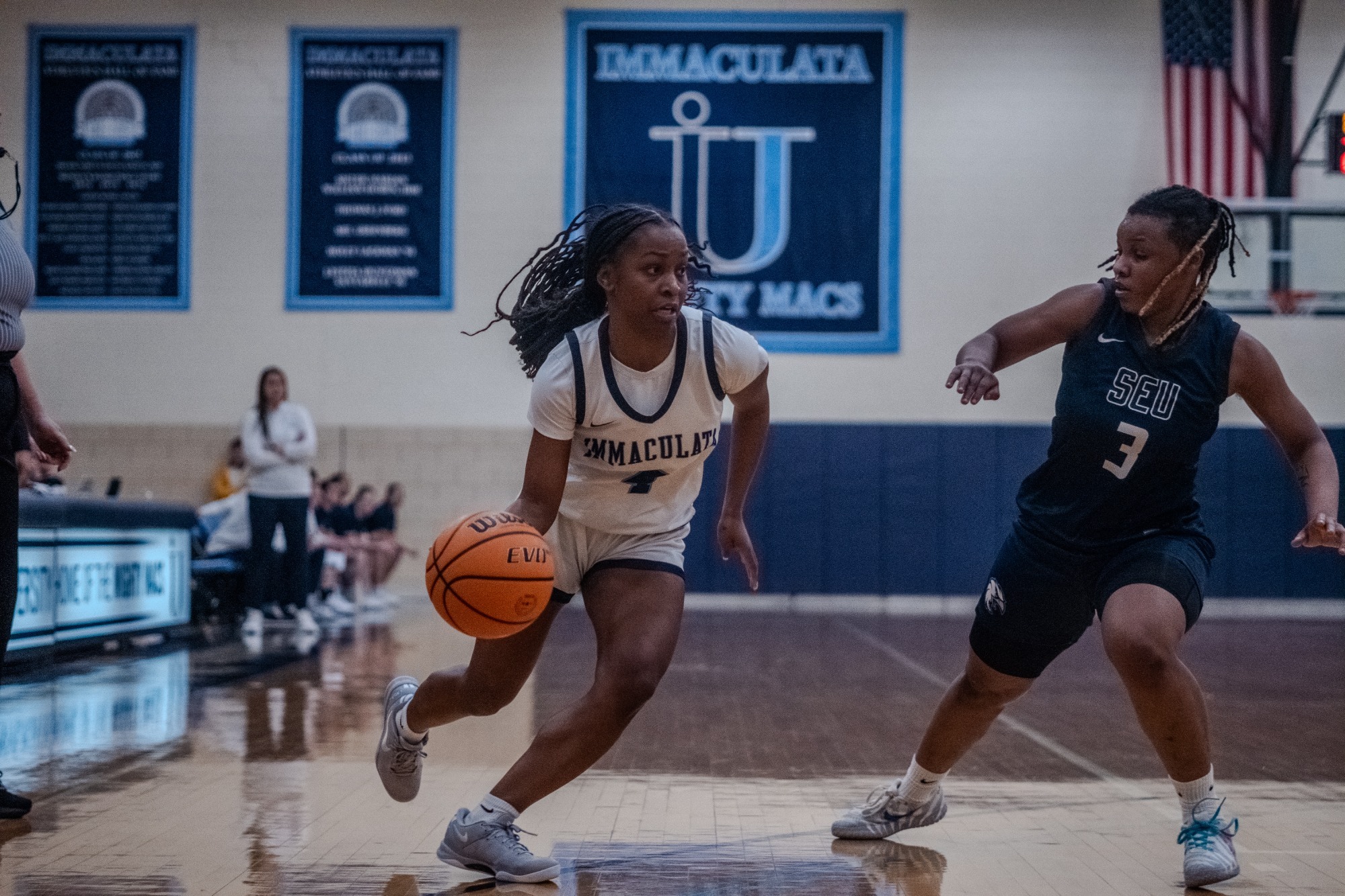 WBB 2025-26 JF Sabrina Little drive