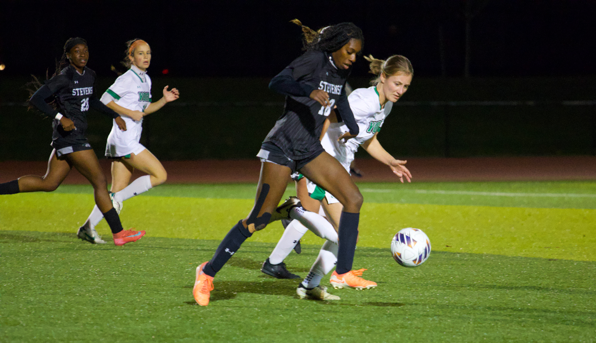 Purcell fighting for the ball