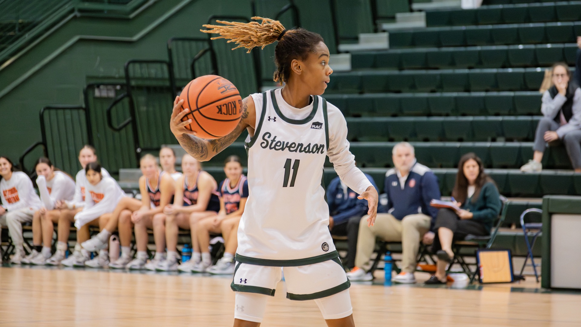 Women's Basketball win over York 1-21