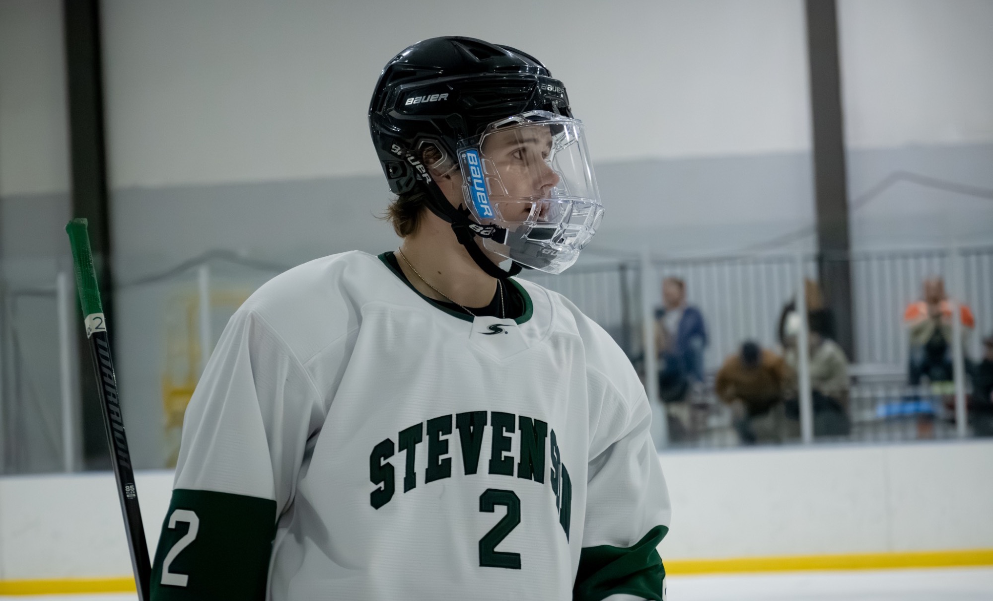 Hemmer skating to the bench