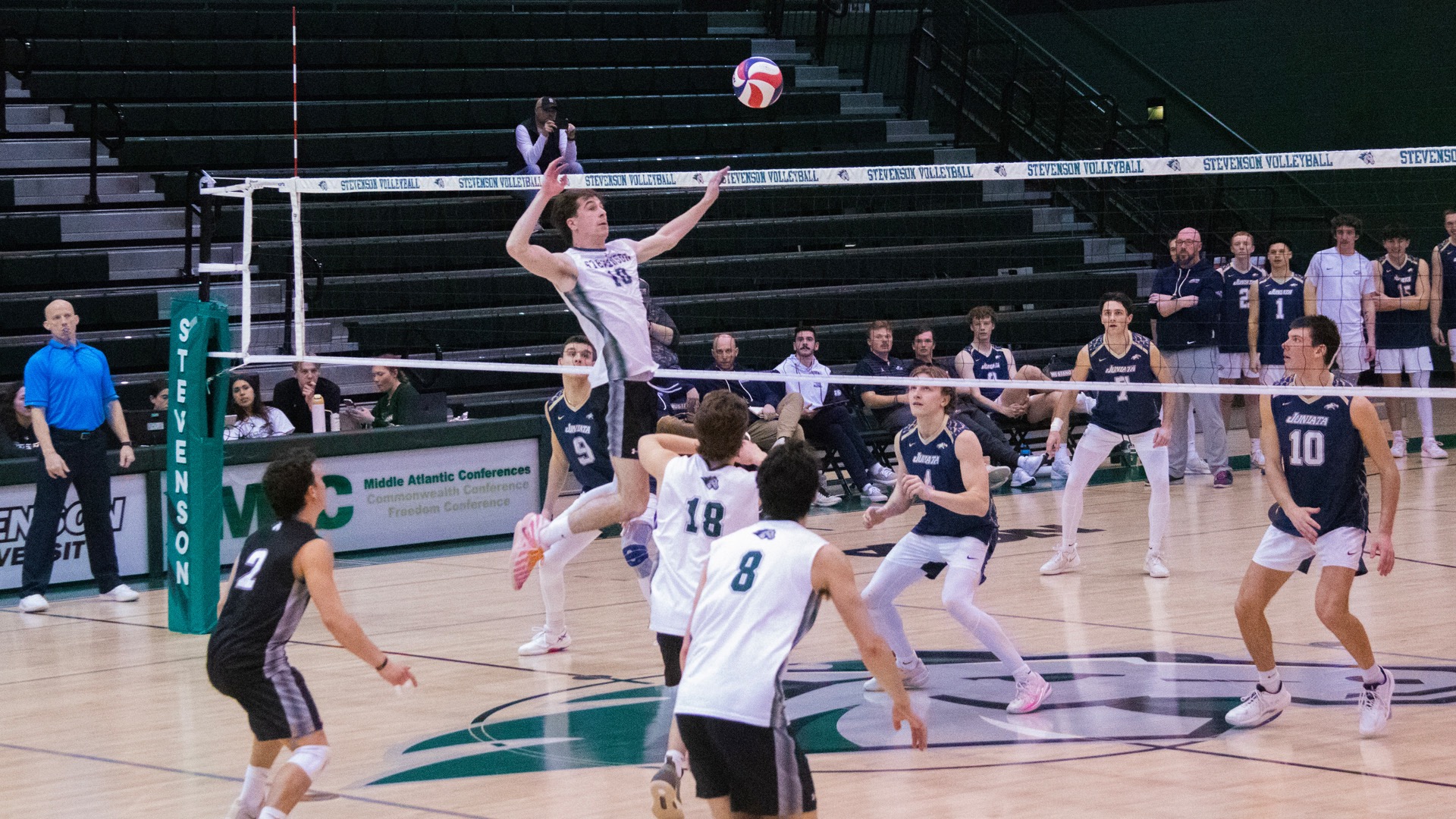 Aden Thompson unleashing a swing for the kill point