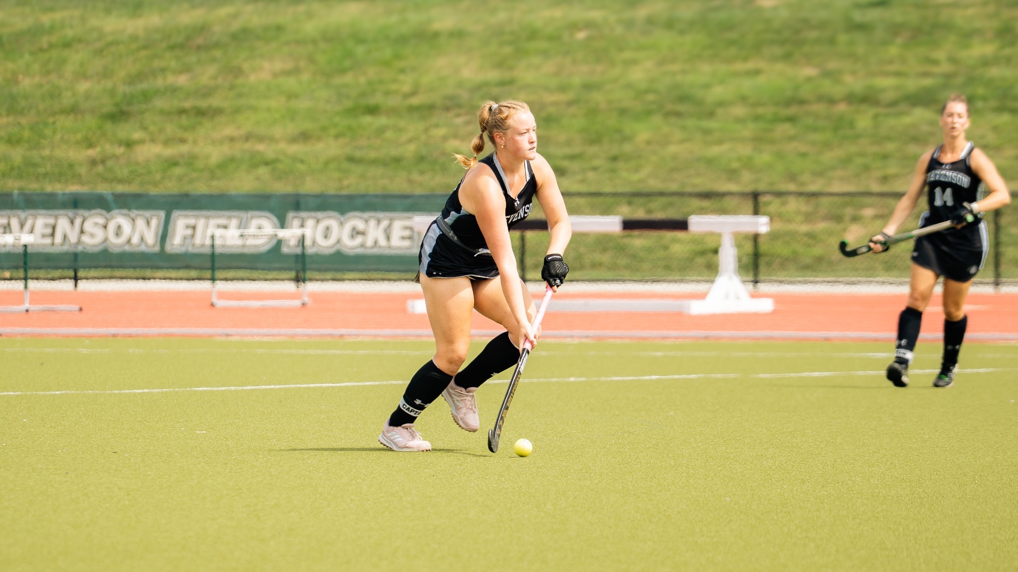 Sydney Aylward looking to pass the ball