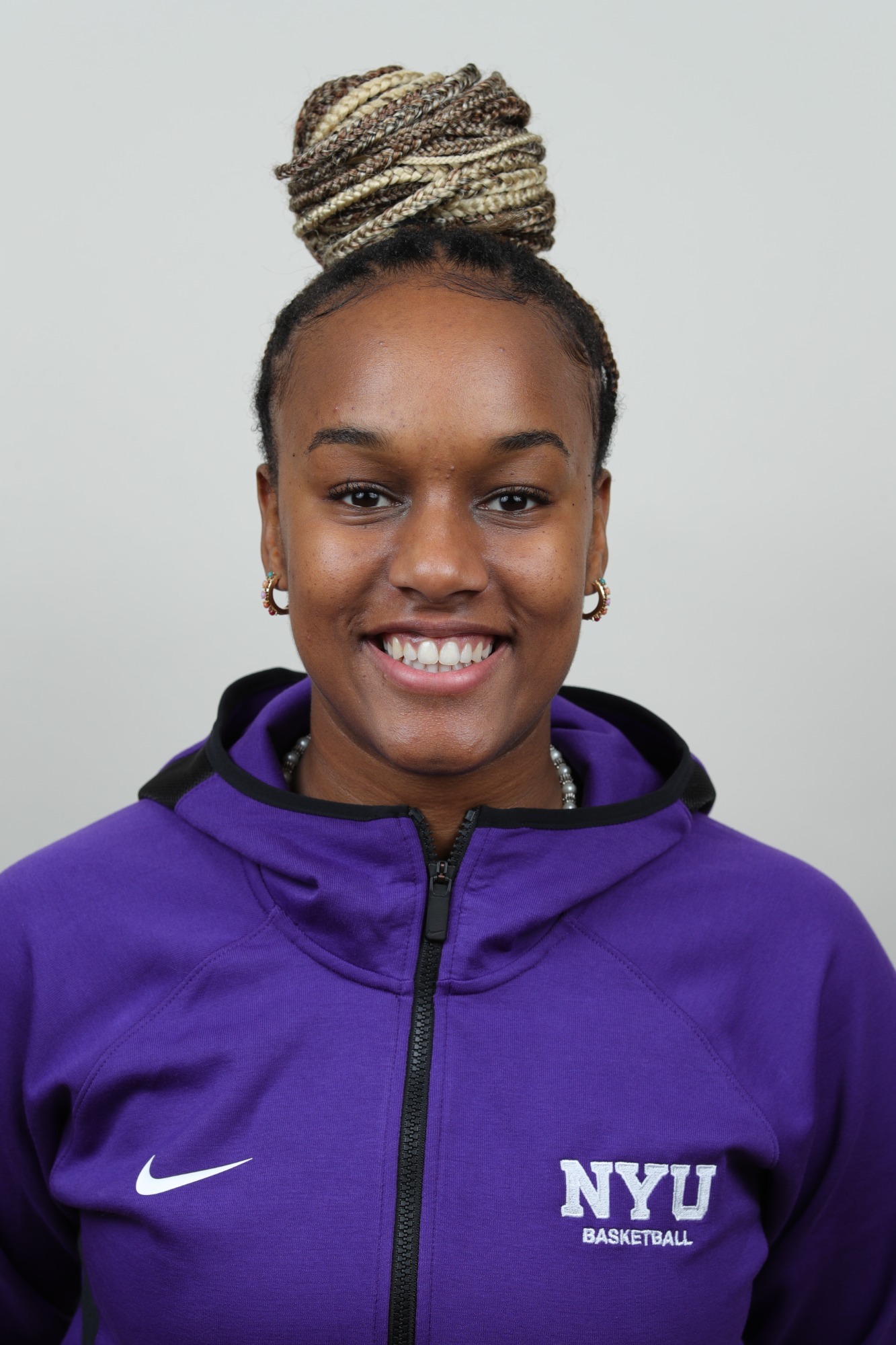 Dahlia Miranda Monteiro Headshot 22-23