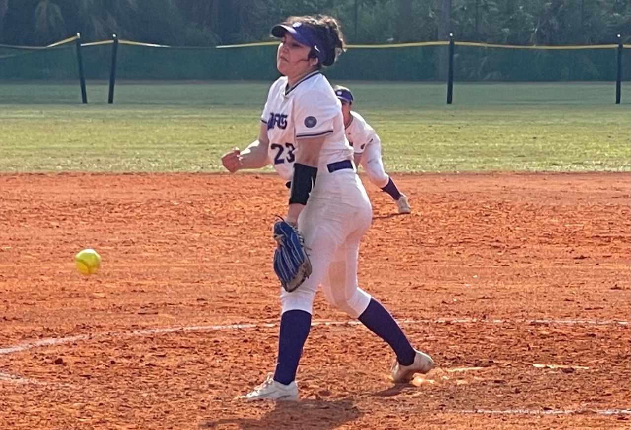 Softball Swept NYU Athletics