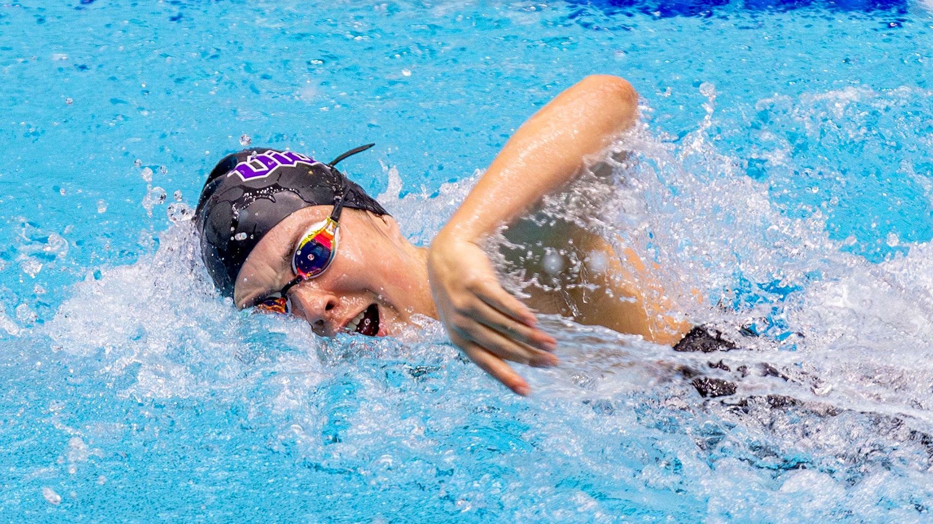 Llew Ladomirak swims the freestyle in competition