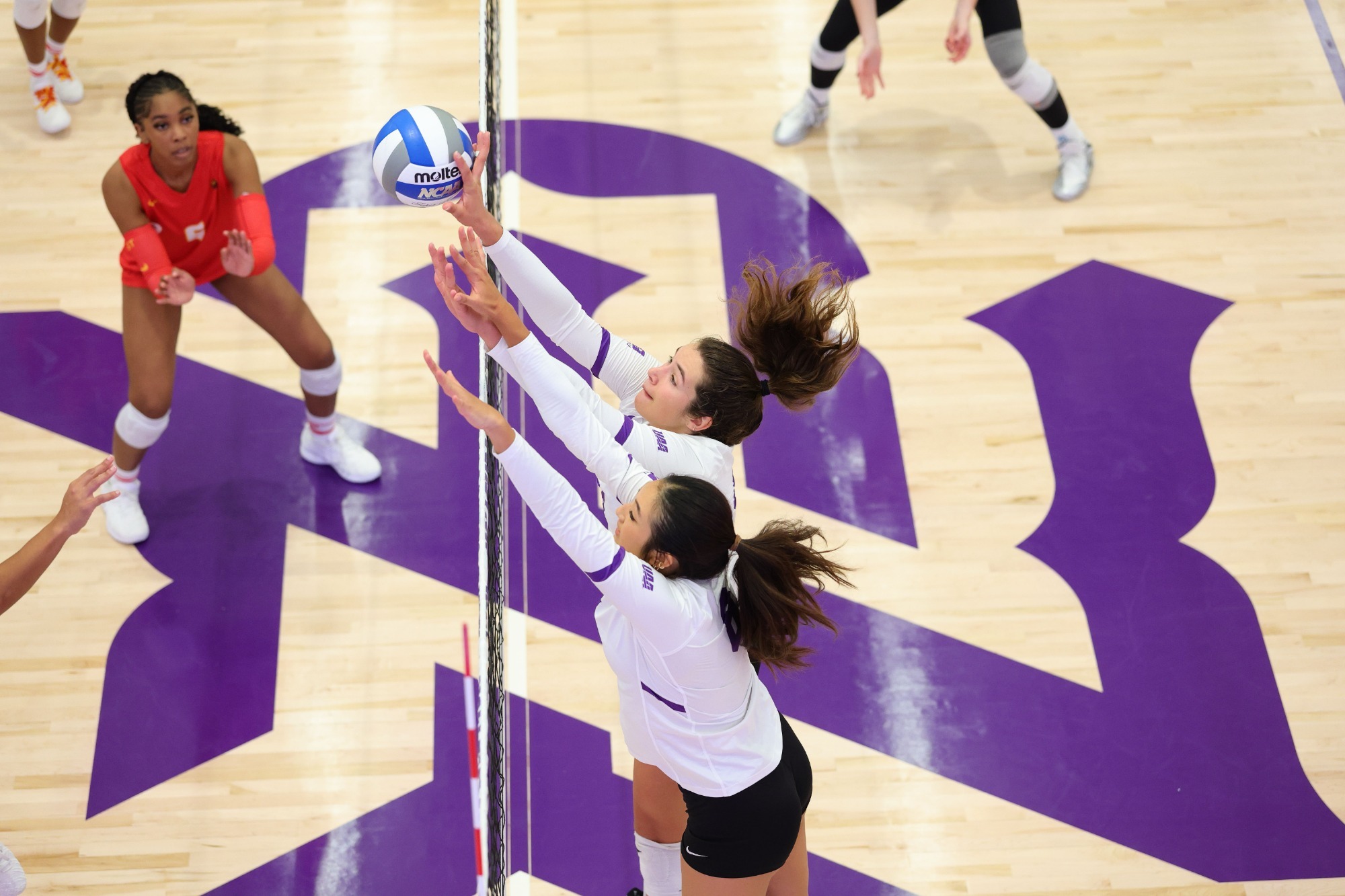 Coco Barton blocked 7 balls against St. Thomas