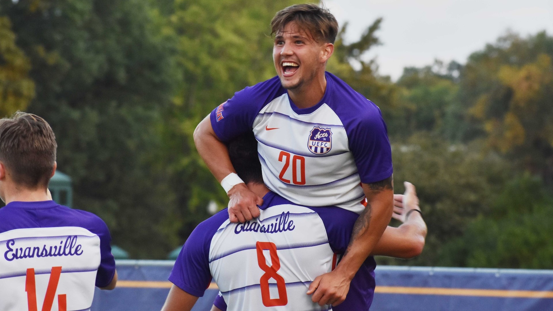 Brace for Diaz, another clean sheet for Vidizzoni propel Aces to 20