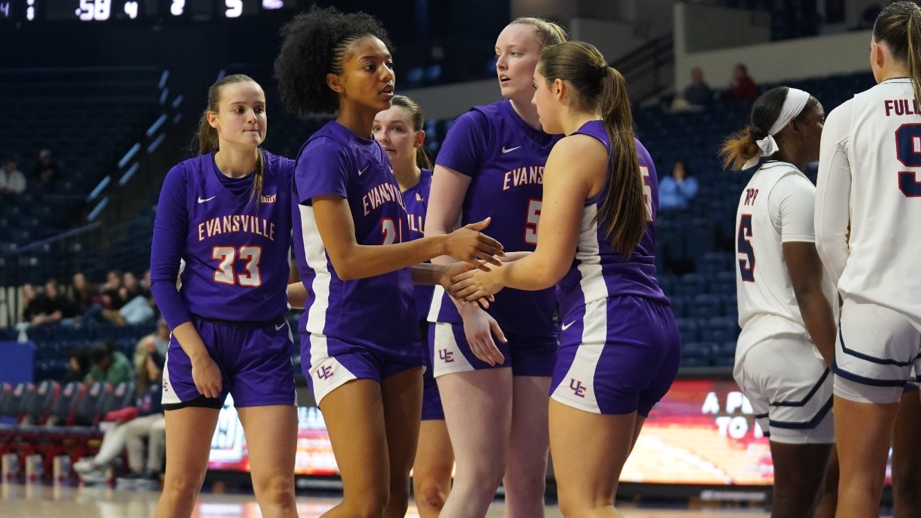 WBB team huddle - Indiana State preview