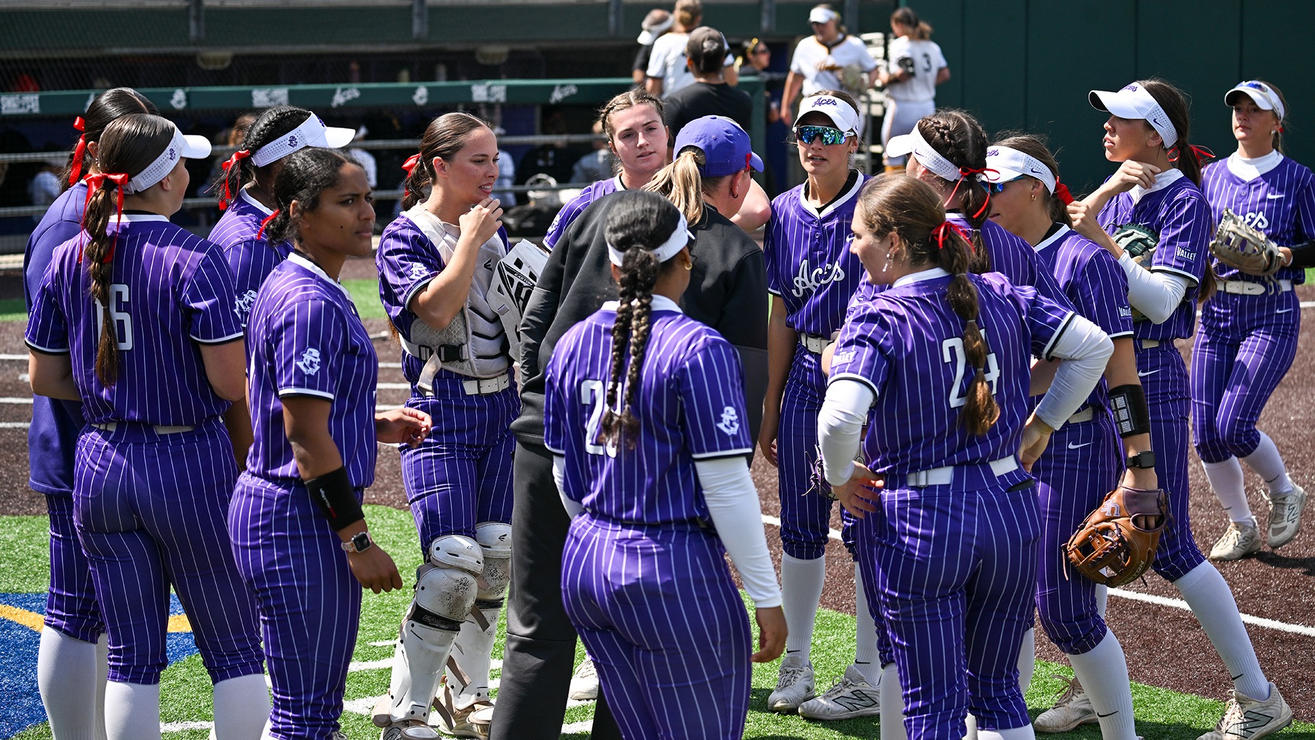 Softball team vs. Valpo
