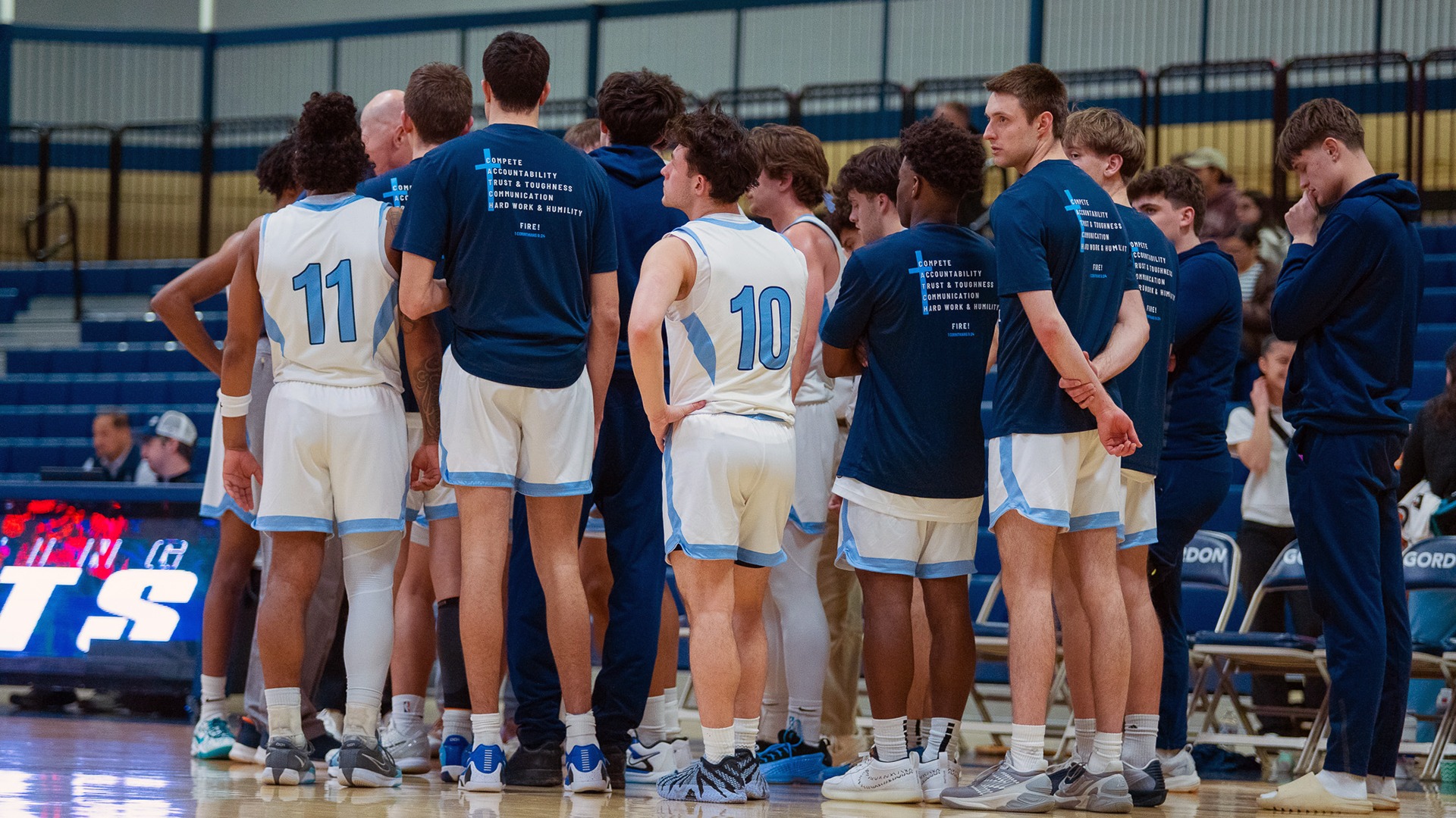 MBB2526_UNE-AZ_Team1_web