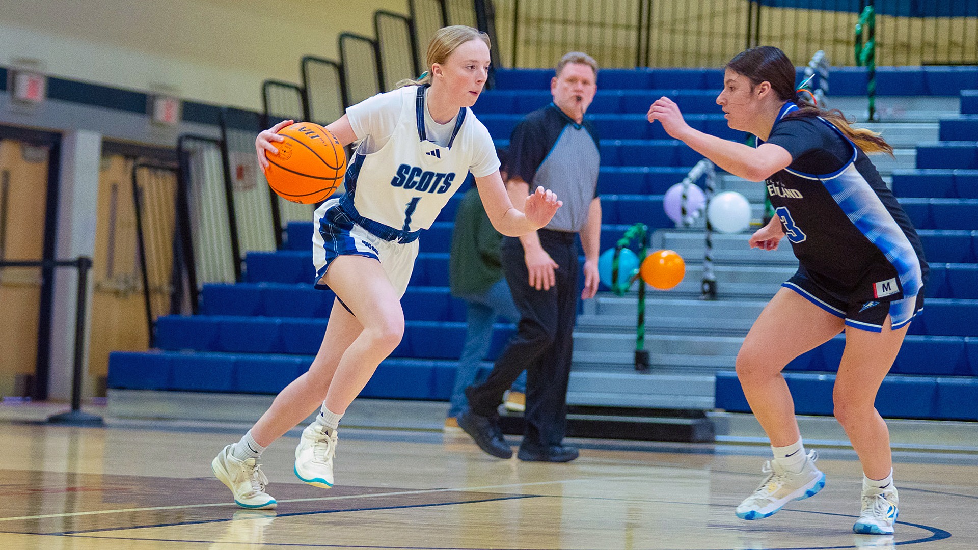 WBB2526_UNE-AZ_Monighetti1_web