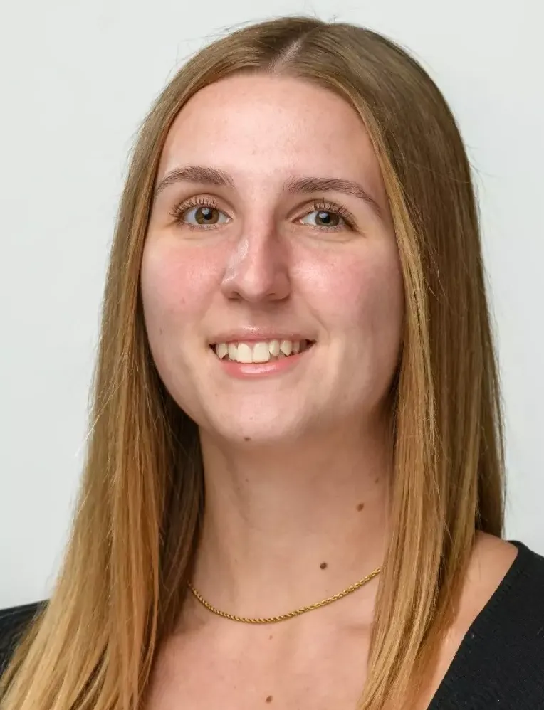 Hannah Kelle Headshot