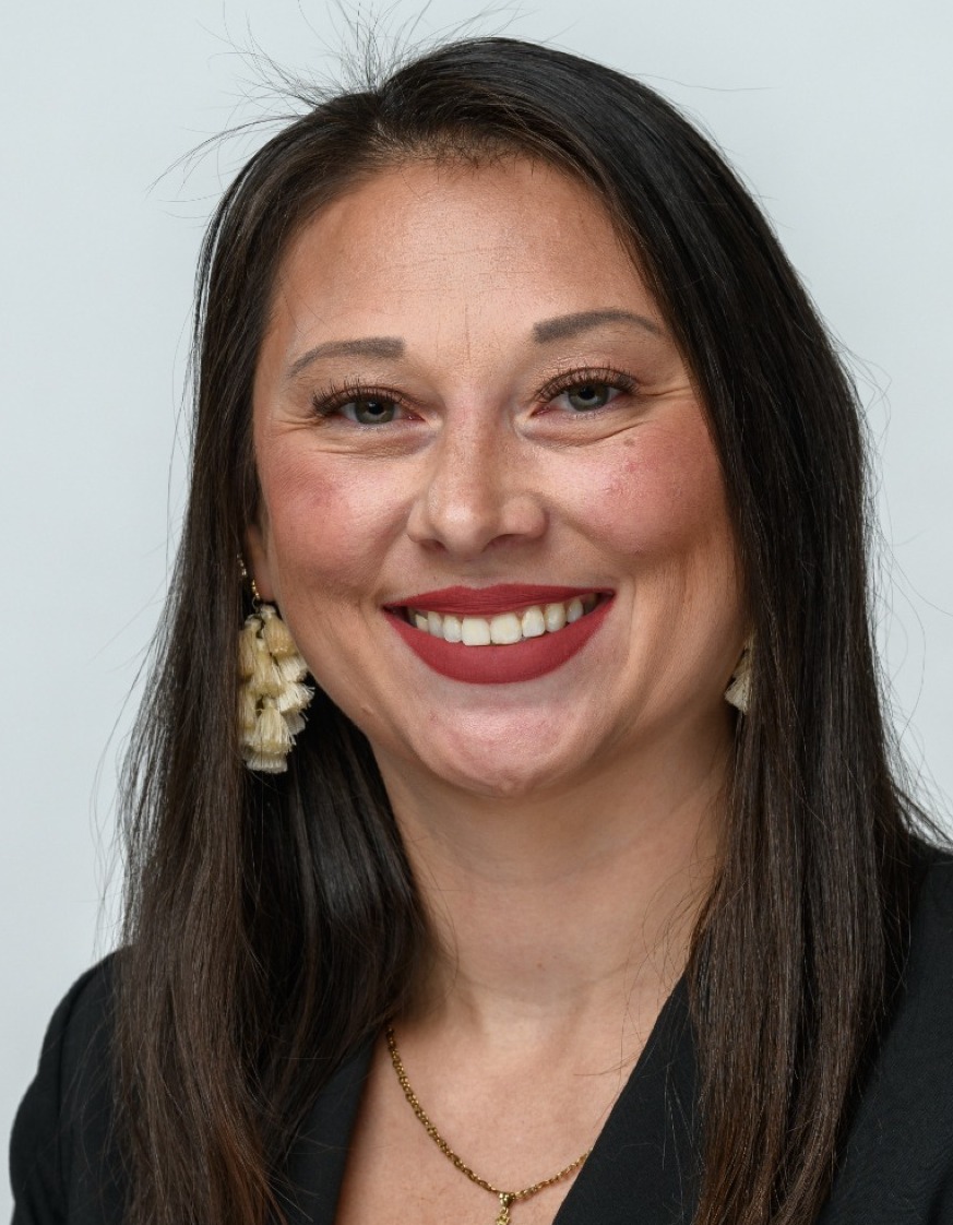 Racquel Cabrera headshot