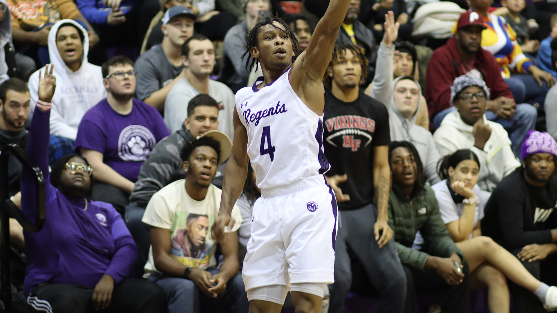 Men's Hoops Falls at FirstPlace Warriors Rockford University