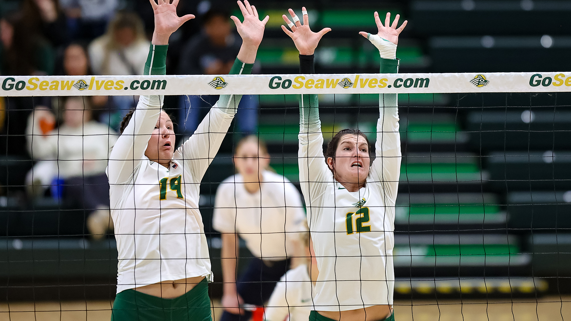 Volleyball heads to SFU, 10 WWU for top10 battle University of