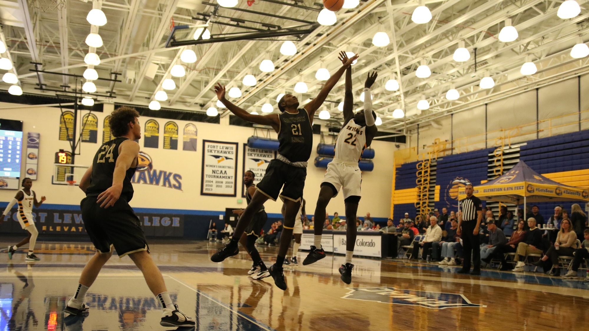 no-15-17-men-s-basketball-cages-cougars-to-sweep-conference-road-trip