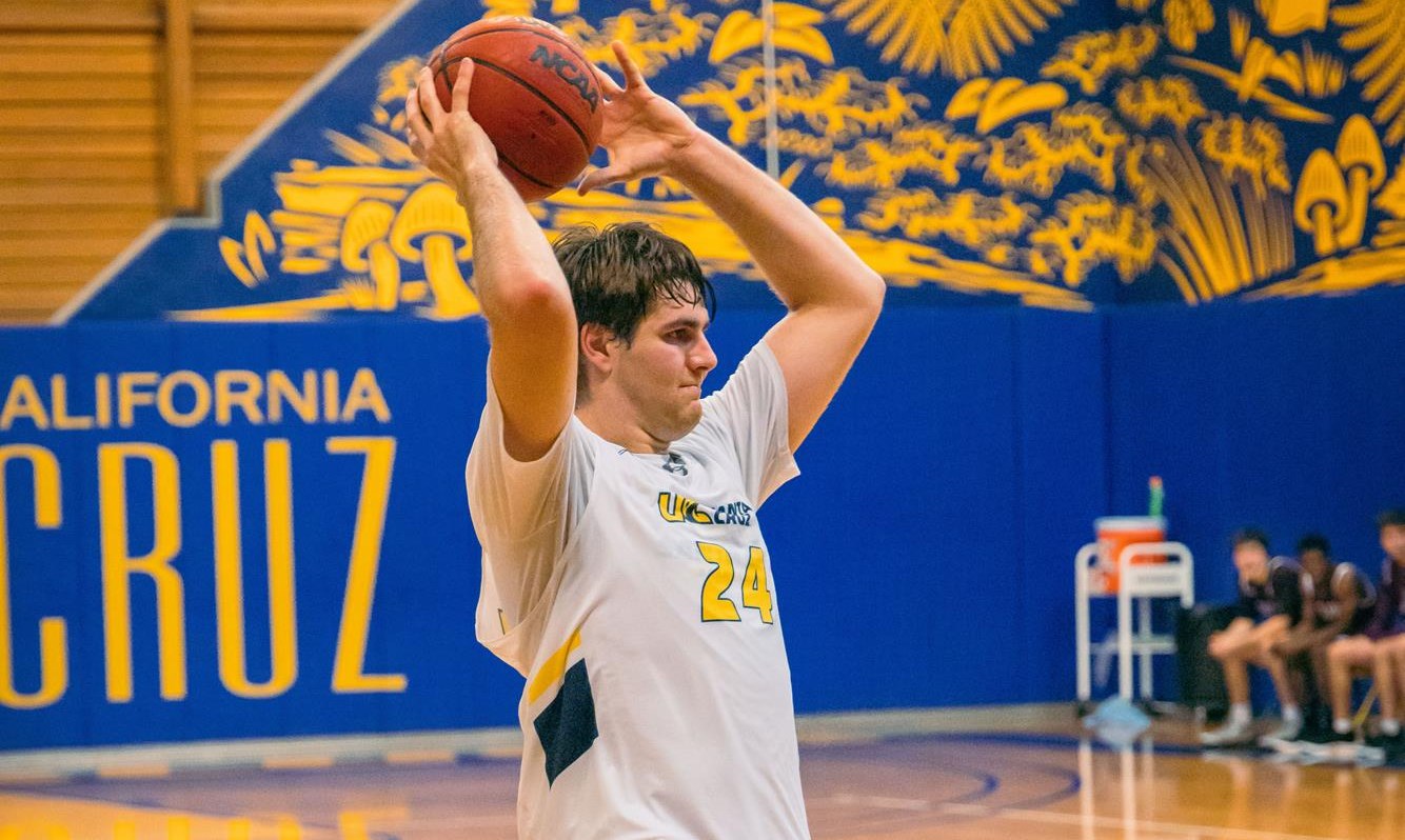 Lutes Squeak By Banana Slugs 6862 University of California, Santa Cruz